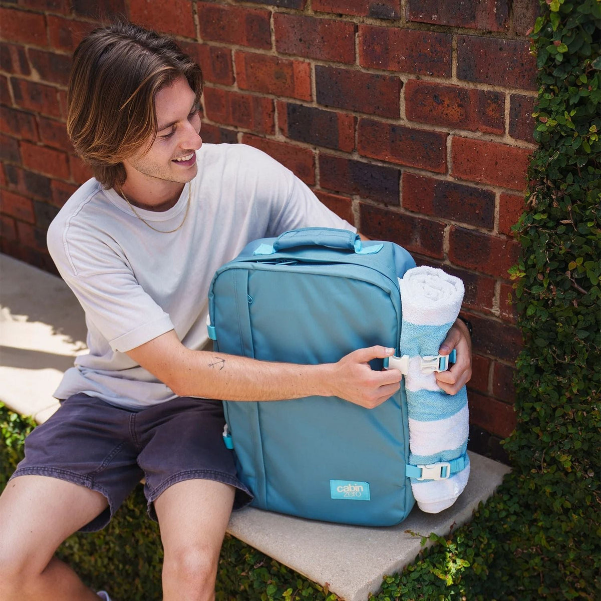CabinZero Classic Backpack 44L (Bali Blue)
