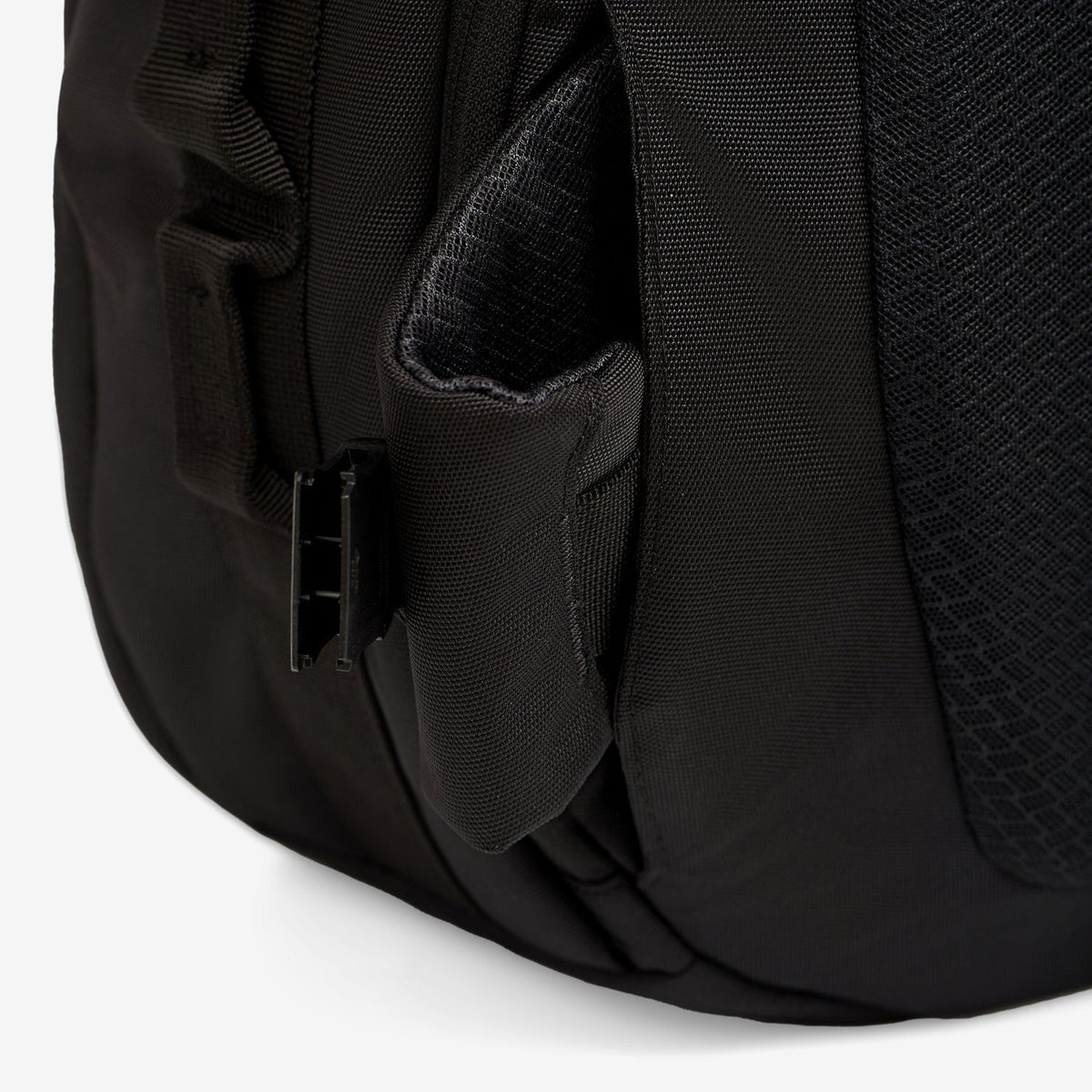 Eagle Creek Tour Lite Travel Pack 38L (Black)