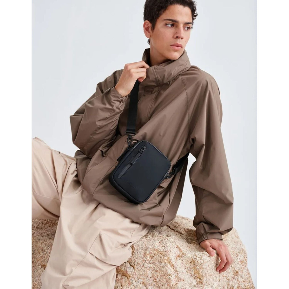 Gaston Luga Dash Verti Crossbody - Black