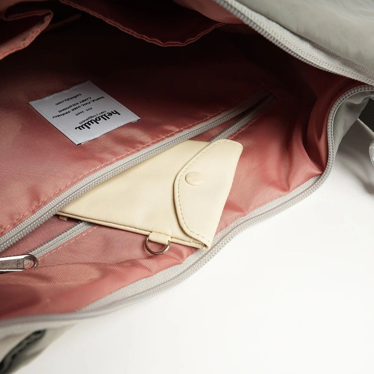 Hellolulu Zion Expandable Hobo Bag (Neutral Gray)