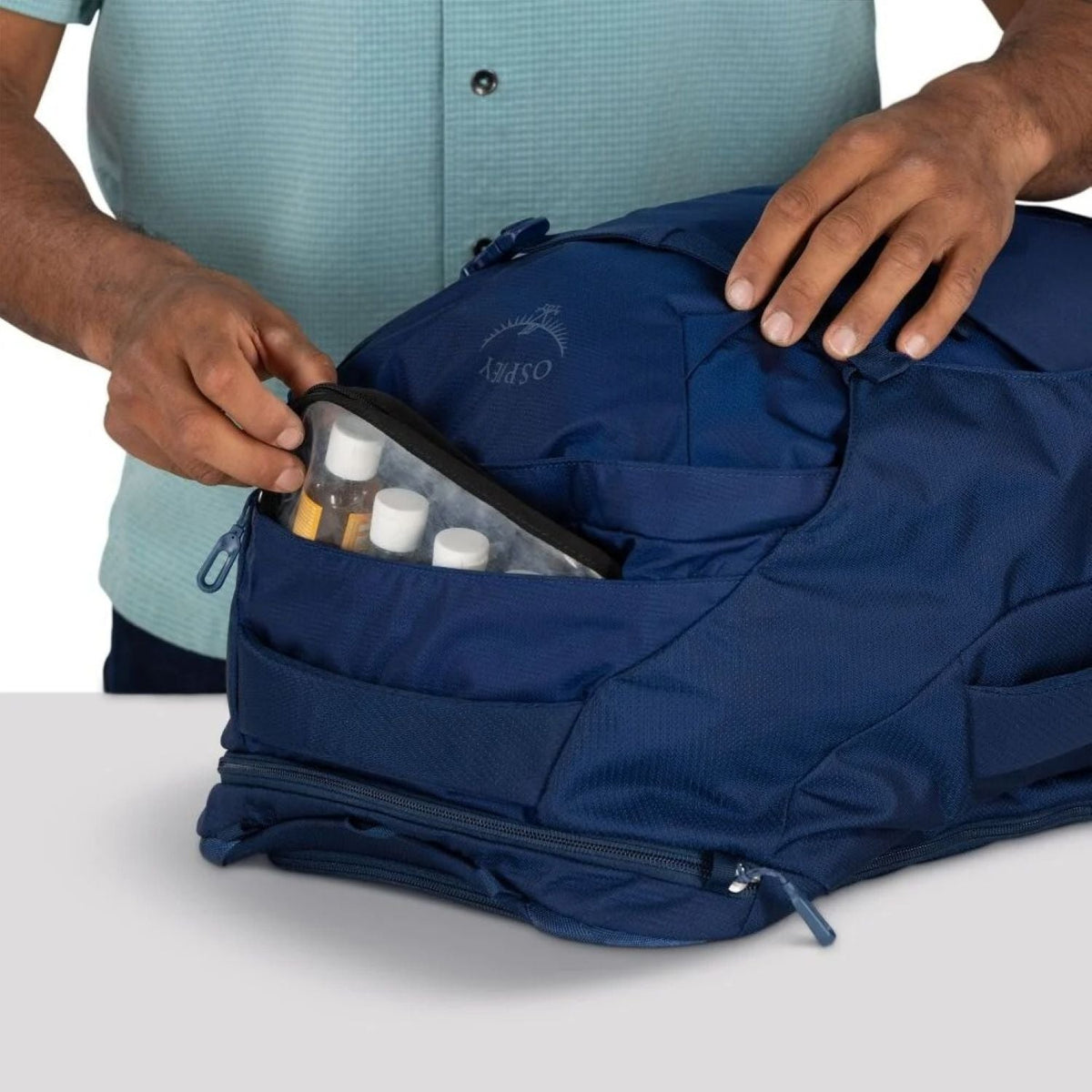 Osprey Farpoint 40 Backpack O/S - Cascade Blue/Torrent Blue