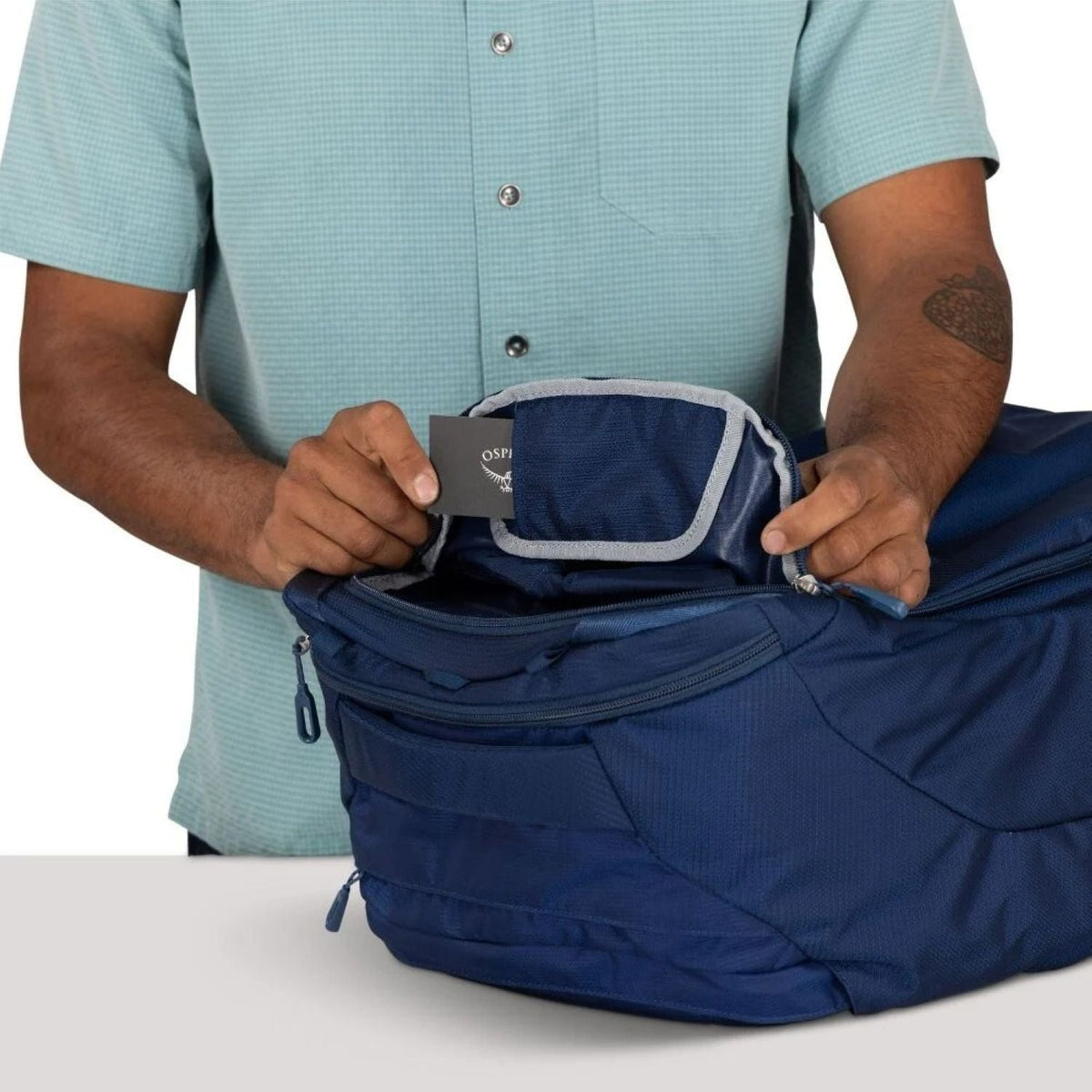 Osprey Farpoint 40 Backpack O/S - Cascade Blue/Torrent Blue
