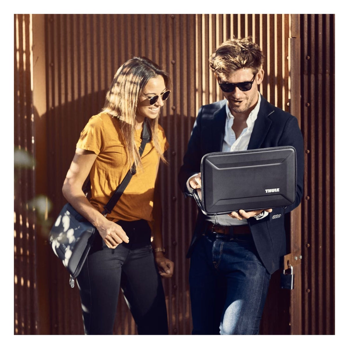 Thule Gauntlet 5 Attache Macbook 14" - Black