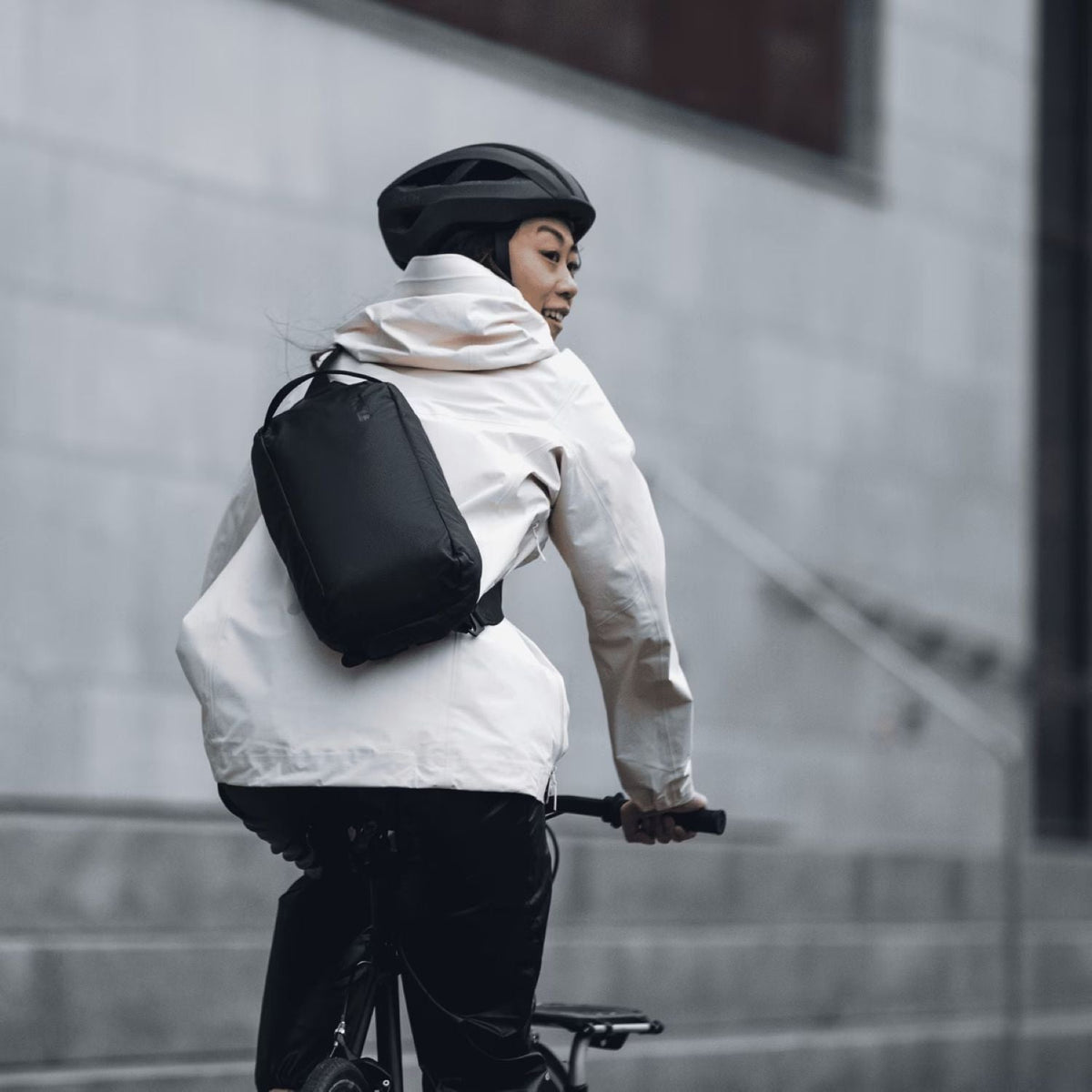 Thule Tact Sling 8L - Black