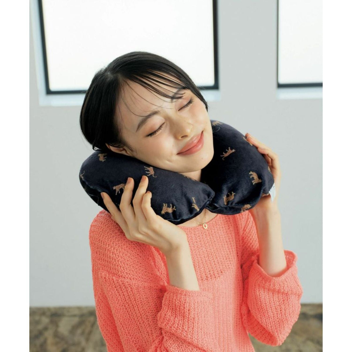 WPC Air Pump Neck Pillow (Leopard And Tiger Navy)