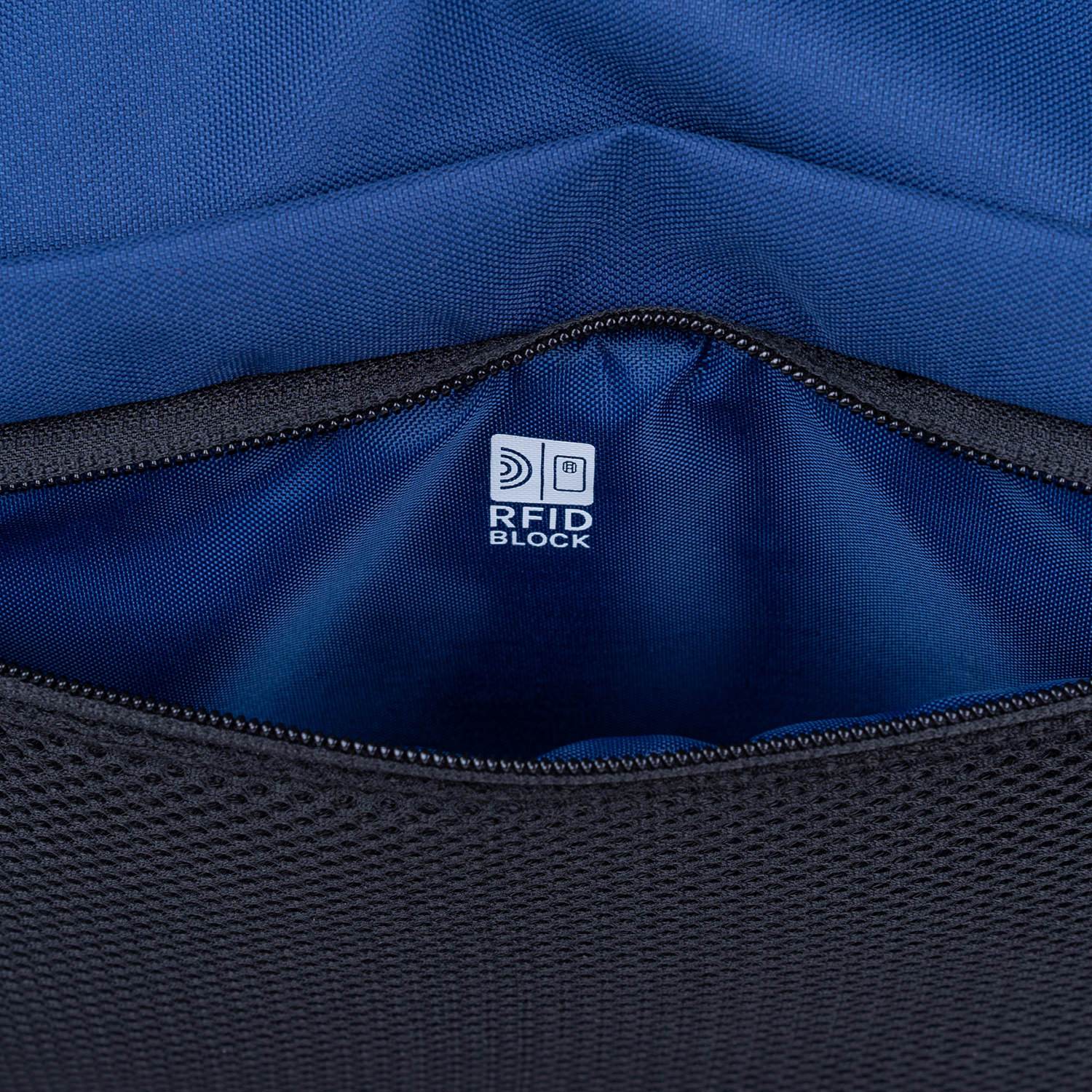 Cabinzero-Hustle-XL-Cross-Body-8L-Navy-4.jpg