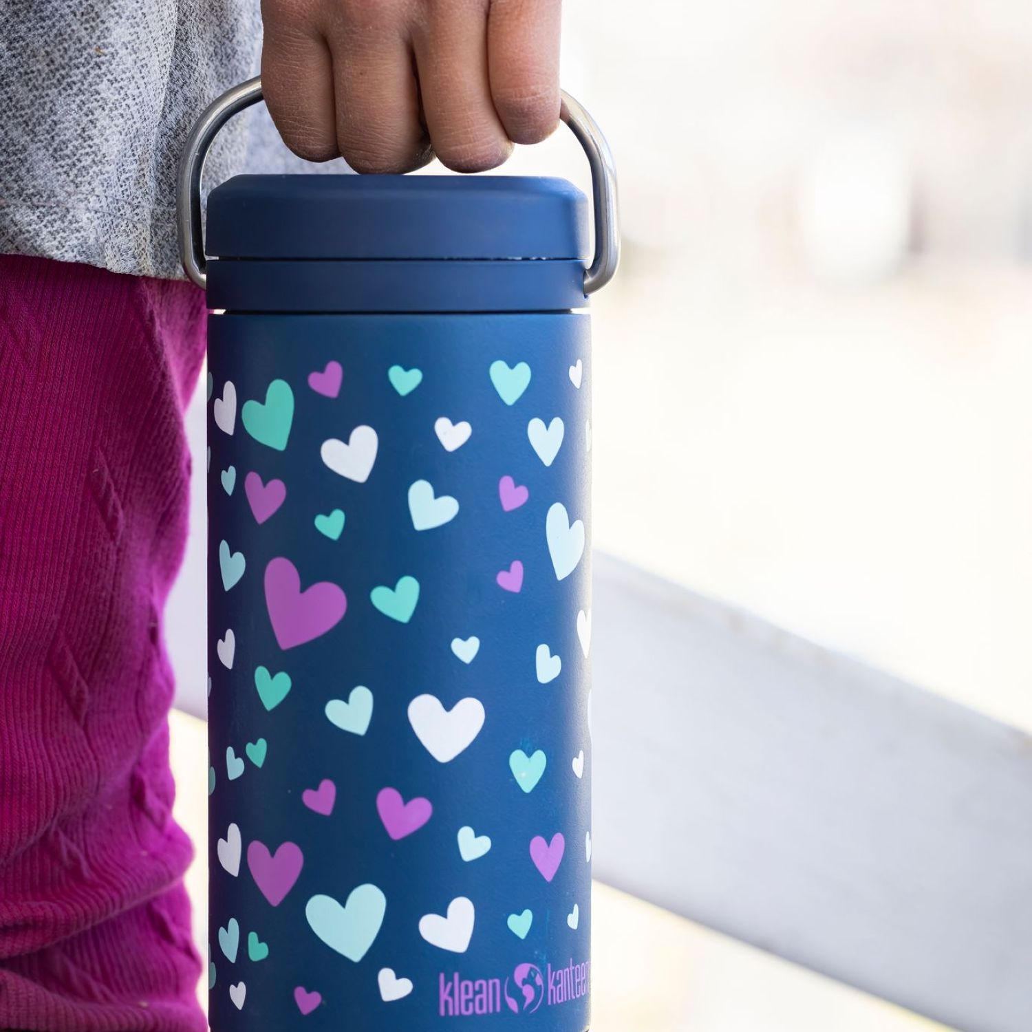 https://www.seager.com.sg/wp-content/uploads/2023/02/Klean-Kanteen-Insulated-TKWide-12oz-Water-Bottle-with-Cafe-Cap-V2-Navy-Hearts-3.jpg