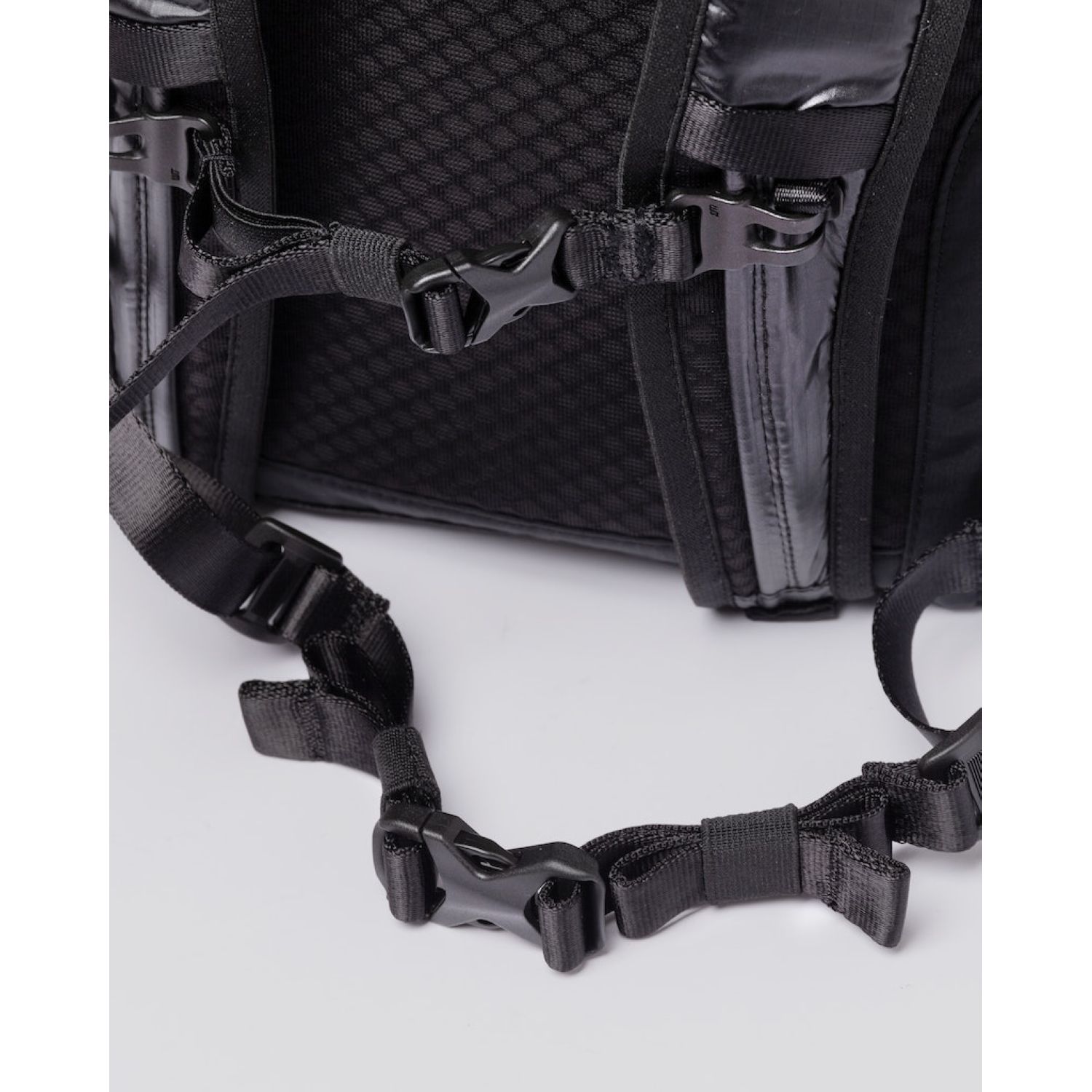 Sandqvist-Noa-Backpack-Black-5.jpg